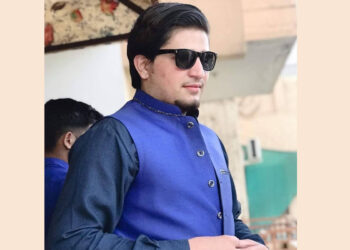 Know about Entrepreneur Humza Khan- the Musician cum Lawyer who’s becoming an Internet Sensation of late!