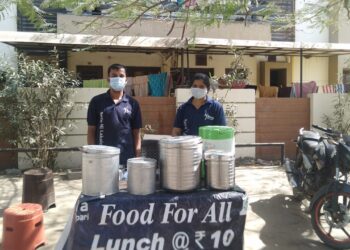 Kutch Based NGO SEVA SARVOPARI provides food to feed the hungry at just rupees 10