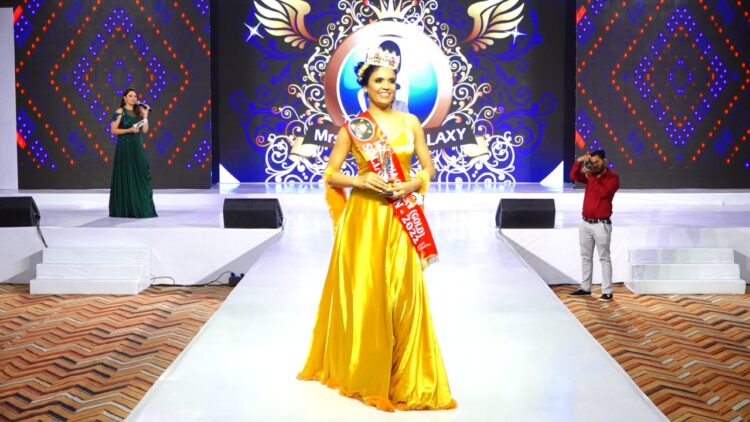 Rakhi Singh crowned as National Social Icon at Mrs.India Galaxy 2022