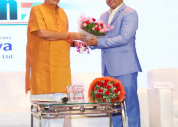Entrepreneur Sachin Bamgude receives ‘Pride Of Maharashtra’ Award by the hands of Nitin Gadkari