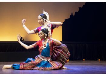 Manch Pravesh, Diya & Risa D’souza, Odissi dance, Smt. Mitali Raul, Ekla Chalo, Moksha, Smt. Jhelum Paranjpe, Odissi dancers, pure nritta