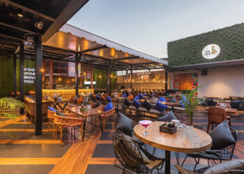 Rooftop Revelry: Fox in the Field’s Unmatched Rooftop Dining Experience 