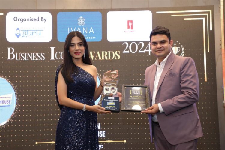 Amrita Rao Honors Top Entrepreneurs at Surat’s Business Icon Awards 2024″