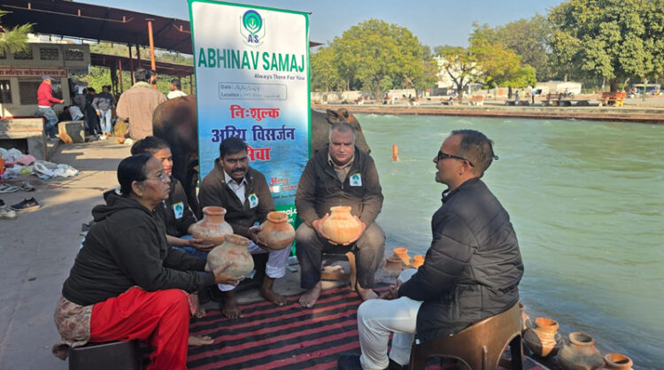 Abhinav Samaj Performs Asthi Visarjan of 170 Unclaimed Ashes in Haridwar