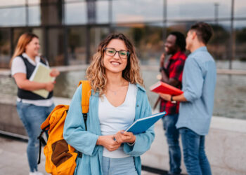 One Assignment, Different Outcomes: Does Access to Academic Support Create an Unequal Playing Field?  